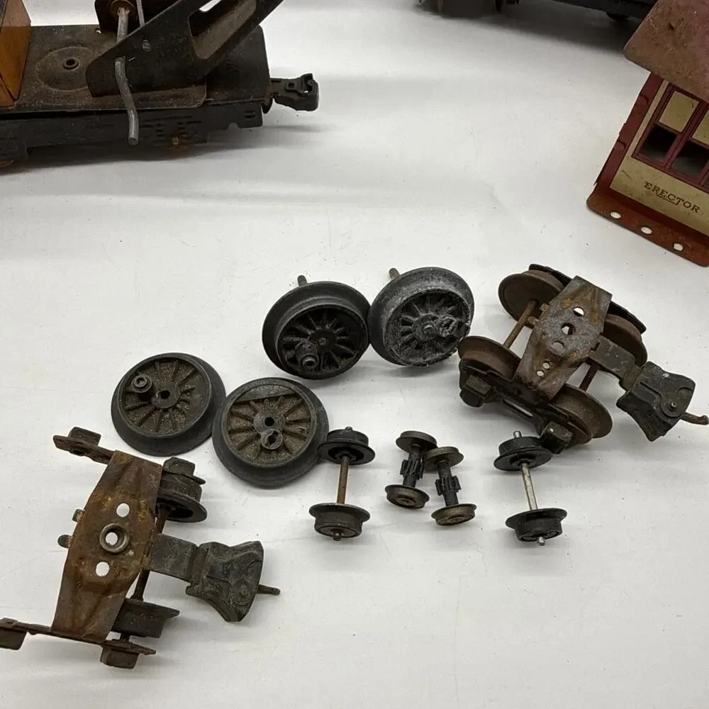 Lot Of Lionell/Marx Trains Plastic & Tin Mix & Various Size Train Wheels/Bumper